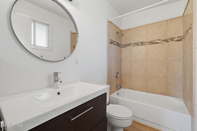 Building Photo - 2428 E La Jolla Dr