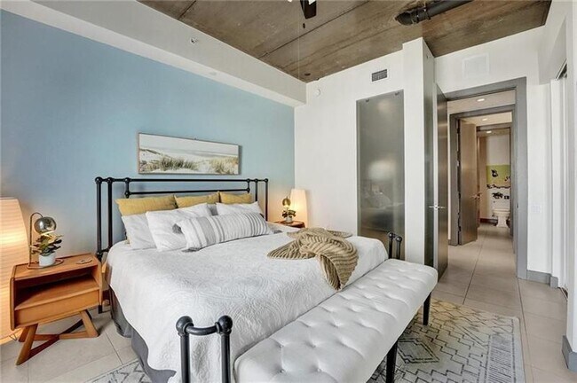 Building Photo - 110 SE 2nd St