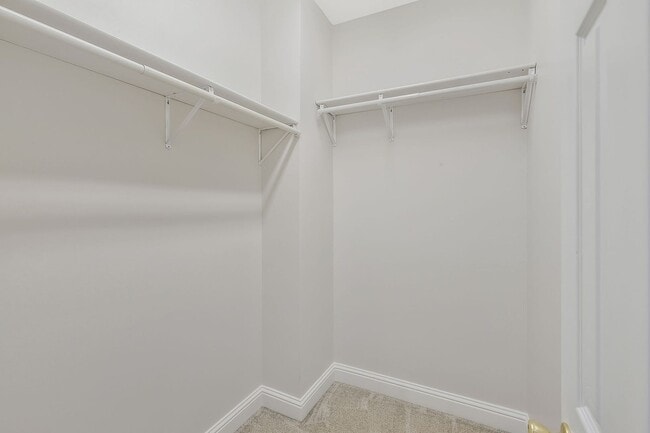 Building Photo - FABULOUS LOCATION!! 2BEDROOM 2 BATH TOWNHO...
