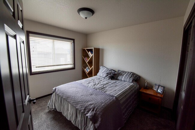 Building Photo - 1240 Kodiak Dr