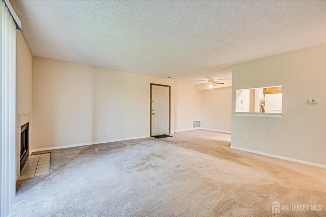 Building Photo - 405 Ravens Crest Dr