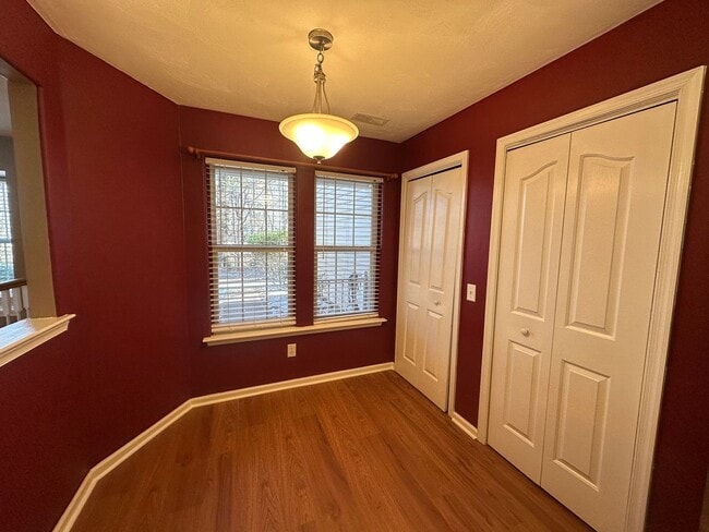 Building Photo - 123 Locust Ln