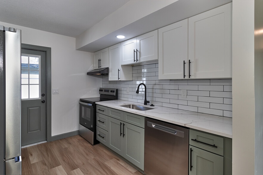 Building Photo - 508 91st Ave N