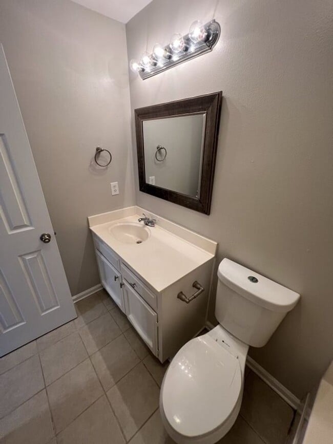 Building Photo - Charming 4-Bedroom Home with Large Backyar...