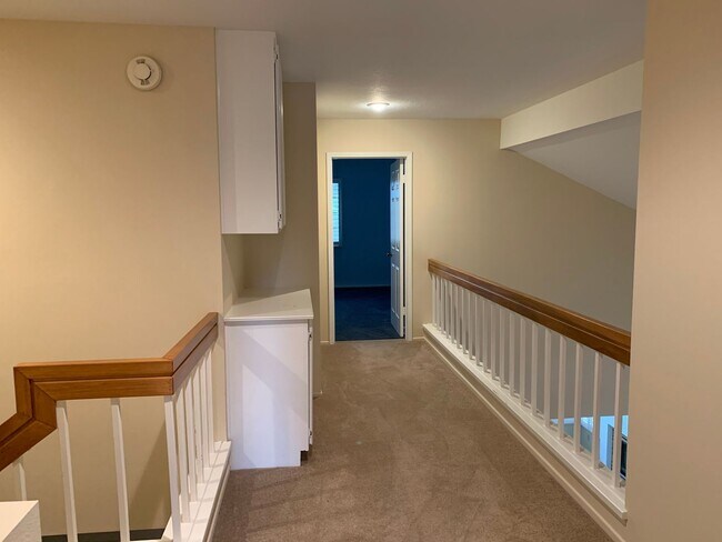 Building Photo - Modern Comfort Meets Tranquil Living in Newbury Park