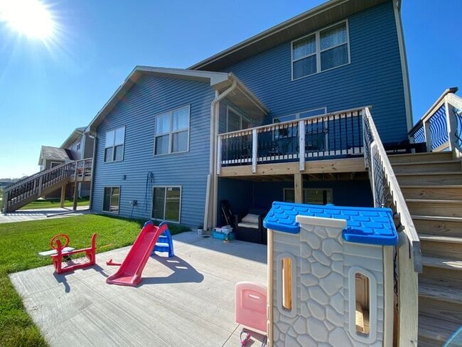 Building Photo - $2,600 | 4 Bedroom, 3.5 Bathroom House | Pets Negotiable | Available for a January 1st, 2026 Move...