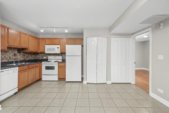 Building Photo - 3423 Ridgeland-301