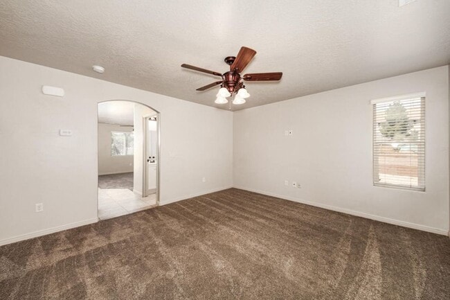 Building Photo - Beautiful Fossil Hills END UNIT!!