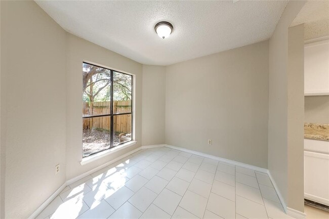 Building Photo - 2608 Gwendolyn Ln