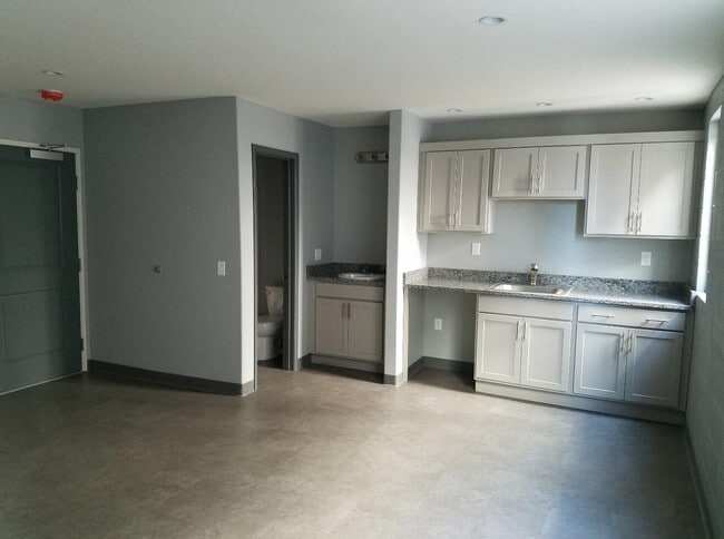 Building Photo - @ 223