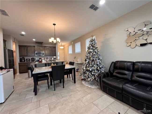 Building Photo - 28 N Soñador Dr