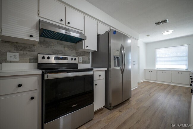 Building Photo - 68 W Sugarberry Ln