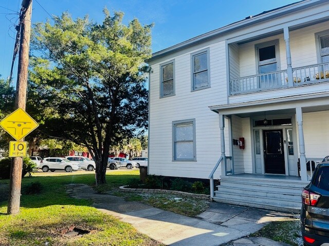 Primary Photo - 1107 Montauk Ave