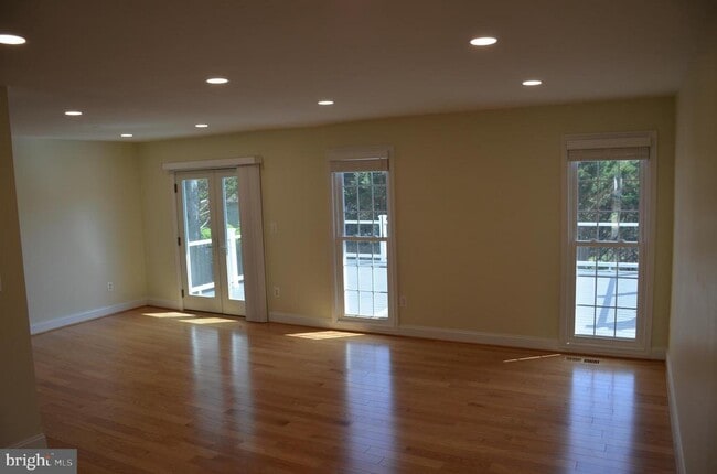 Building Photo - 9012 Paddock Ln