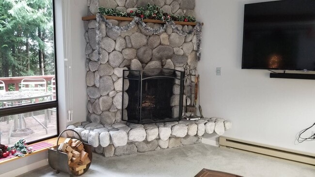 Building Photo - 1881 Cliff Rd