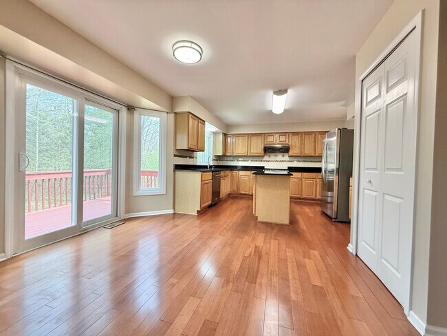 Building Photo - 2636 Shefman Terrace