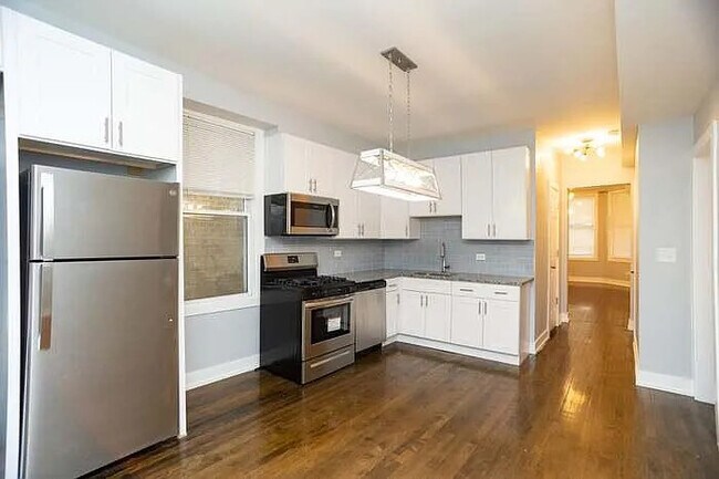Building Photo - 2657 N Ridgeway Ave