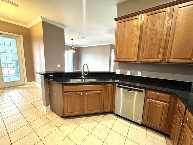 Building Photo - 3BR/3BA Eagle Harbor Condo w/ Garage