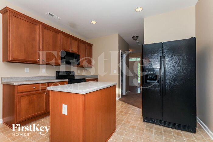 Building Photo - 4819 Eagle Creek Dr