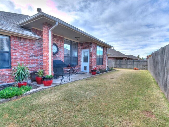 Building Photo - 4817 Montrose Dr