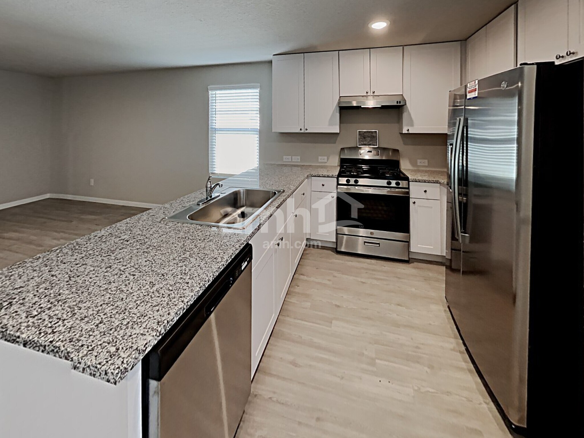 Building Photo - 9978 Sarrebourg St