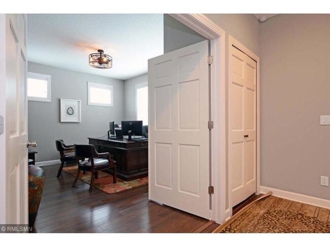 Building Photo - 3221 42nd Ave S