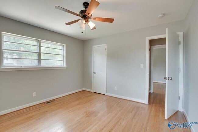 Building Photo - 3803 McEwen Dr NW