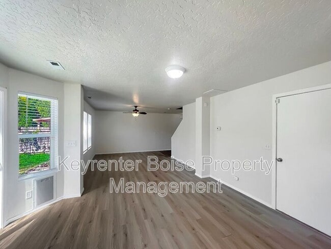 Building Photo - 3120 Cascadia St