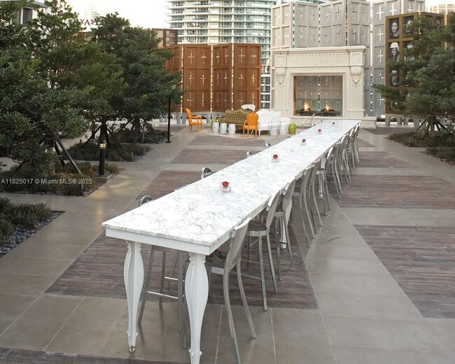 Building Photo - 475 Brickell Ave