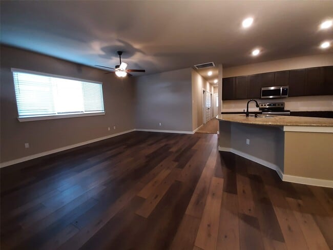 Building Photo - 25148 Pacific Wren Dr