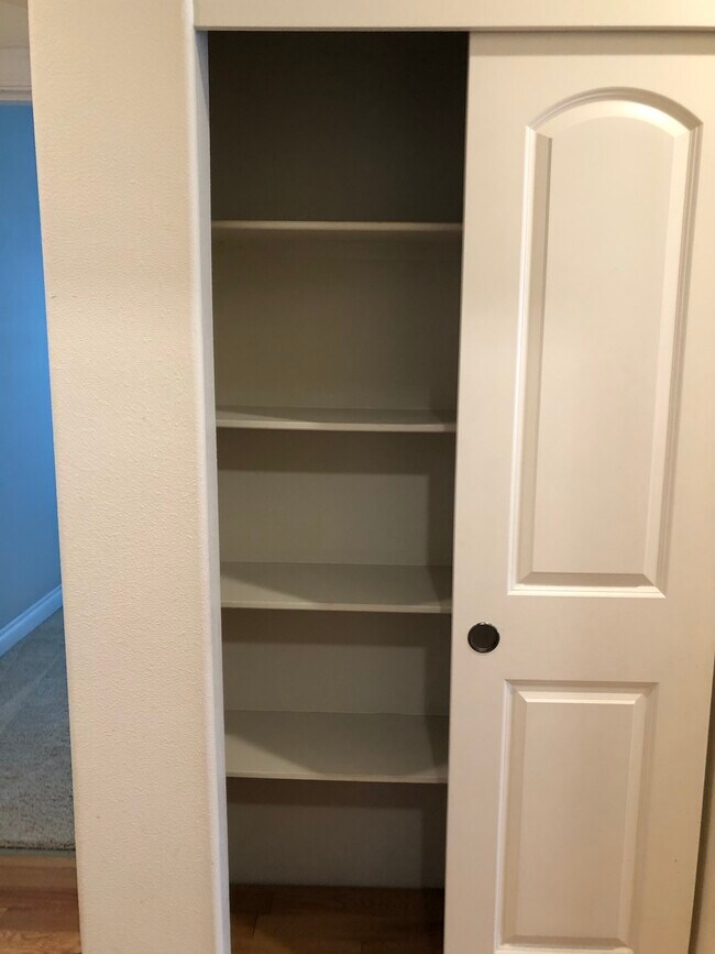 Building Photo - 813 Solano Cir