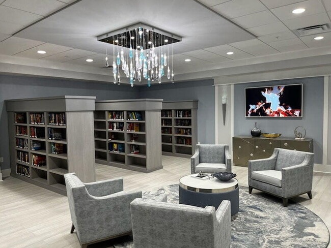 Building Photo - 14111 Royal Vista Dr