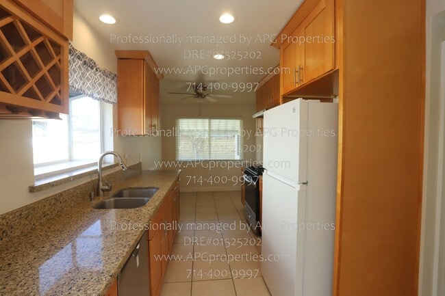 Building Photo - 722 S Hacienda St