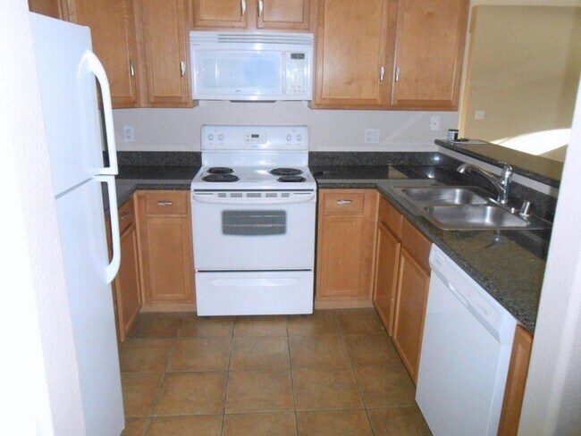 Building Photo - Spacious 1st Floor Condo at The Lakes