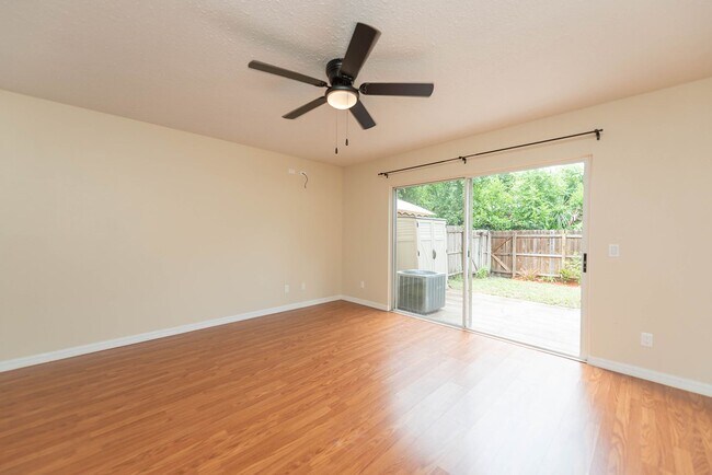 Building Photo - Townhome in Titusville