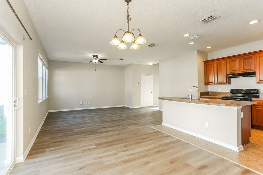 Building Photo - 6177 Casterbridge Rd