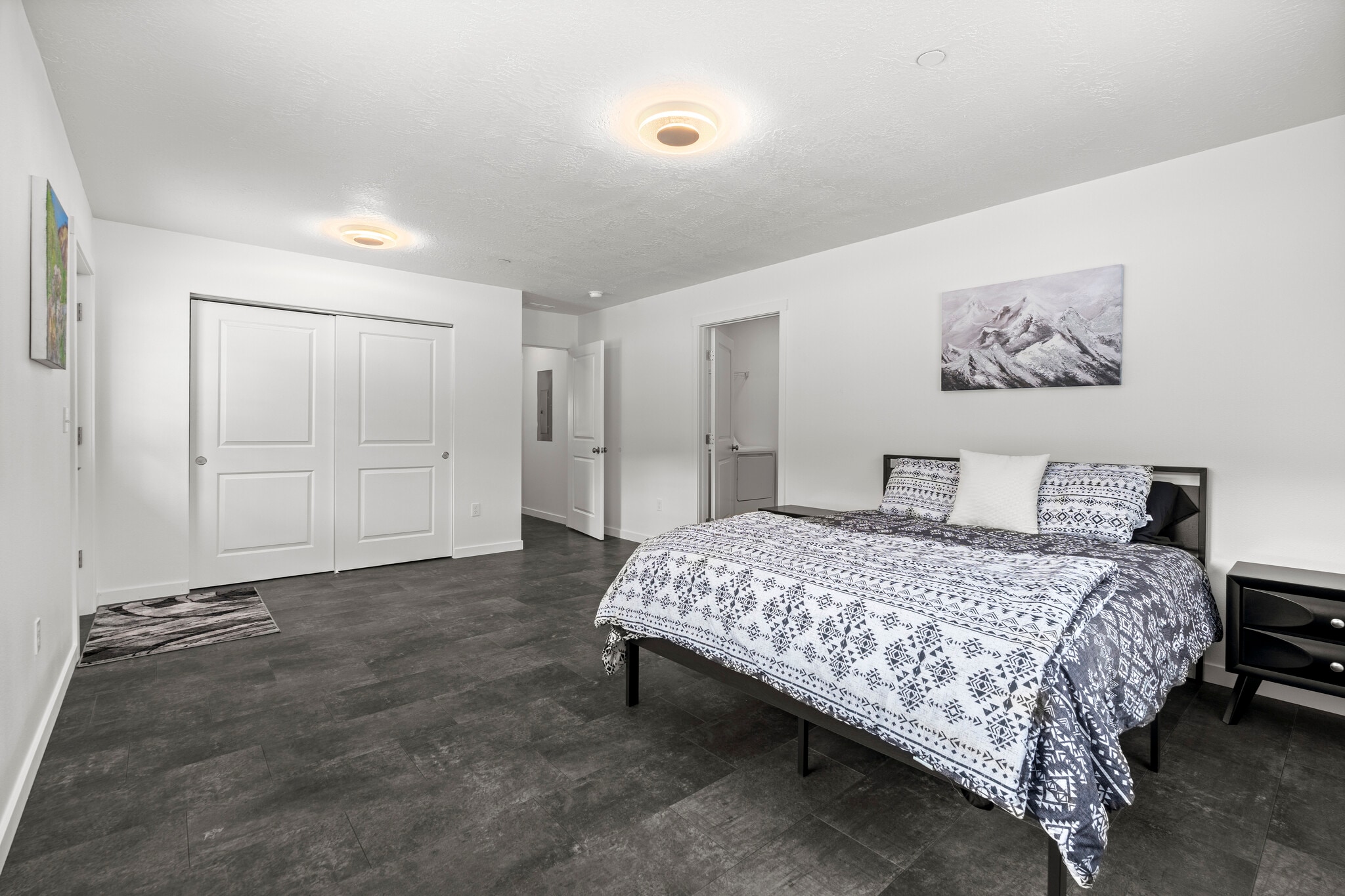 Master bedroom ensuite bath - 140 Railroad Ave
