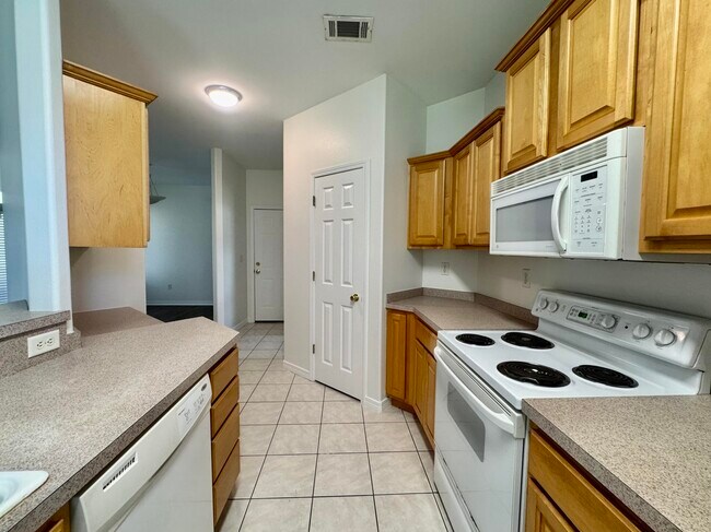 Building Photo - 418 White Heron Dr