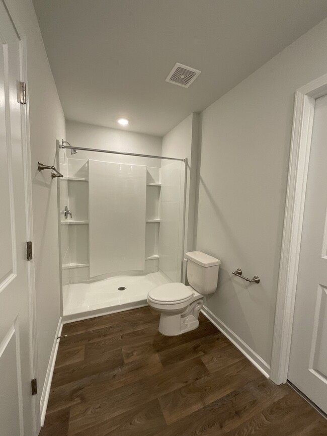 Building Photo - 3br 2ba w/ Community Pool