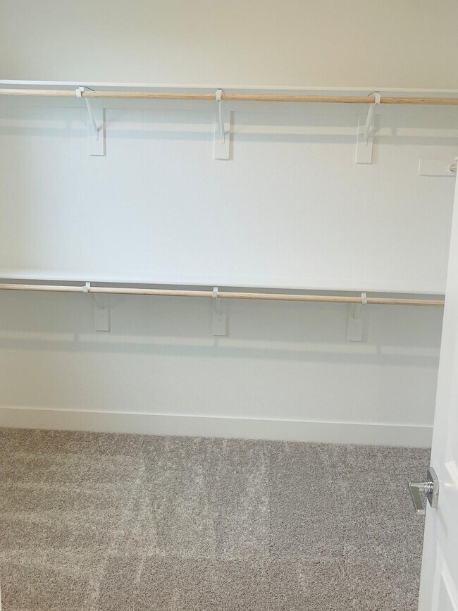 Building Photo - 2710 Old Larks Ln