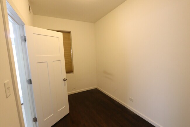 Building Photo - 1625 W Beach Ave