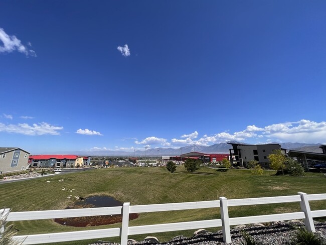 Building Photo - Spacious Herriman Townhome!