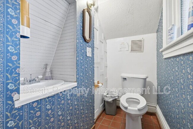 Building Photo - 502 Walnut Ave