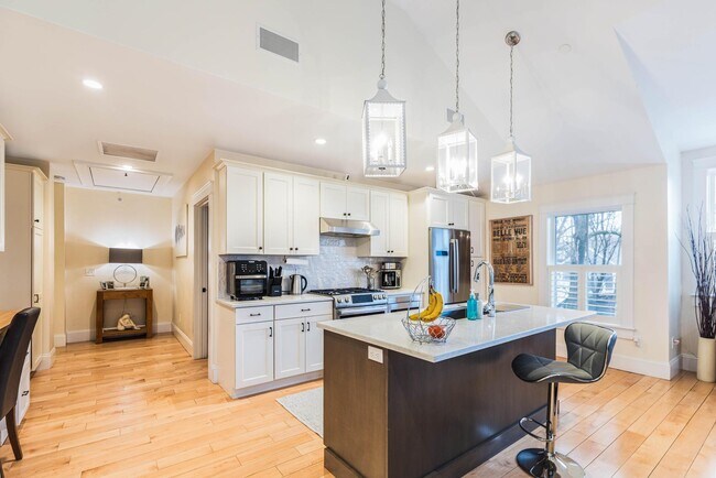 Building Photo - 1 Franklin St