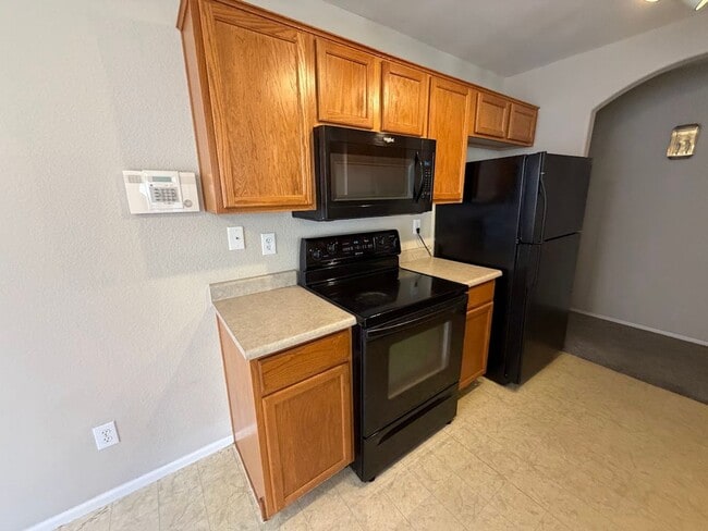 Building Photo - Beautiful 4 Bedroom Home for Rent in Goodyear!