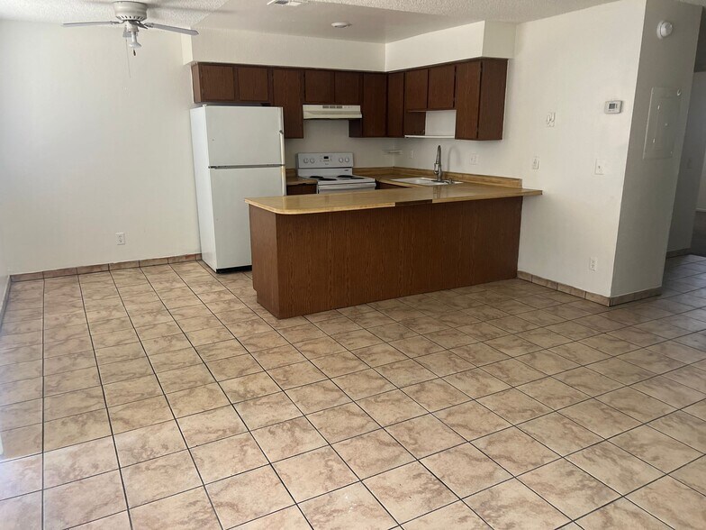 Building Photo - 1425 Henry Dr