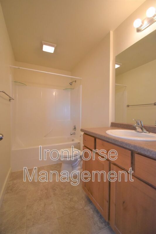 Building Photo - 807 W Villard St