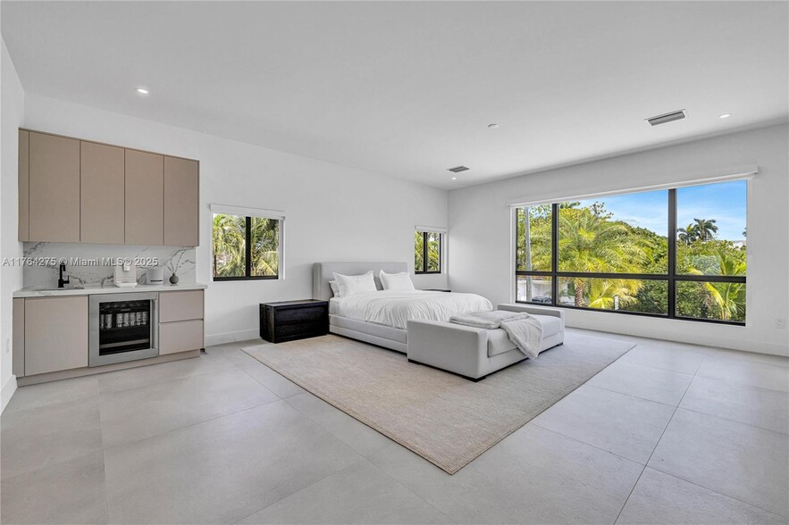 Building Photo - 1351 S Venetian Way