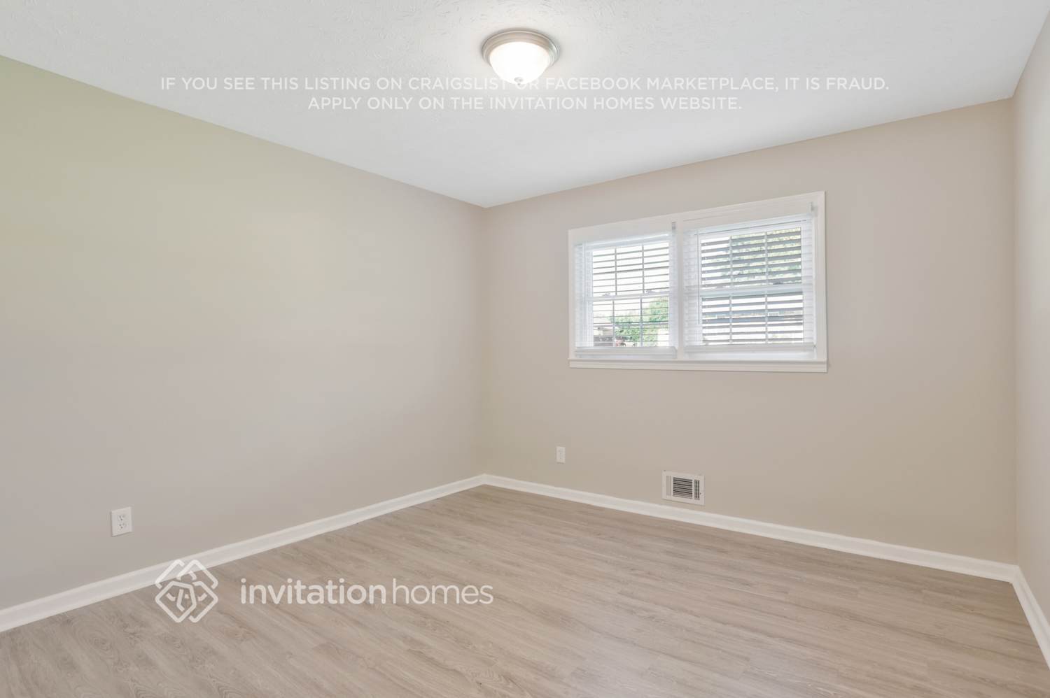 Building Photo - 3899 Summit Dr