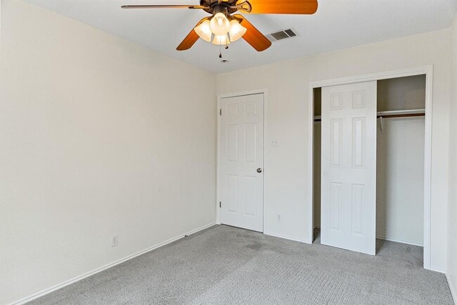 Building Photo - 321 Nicole Way